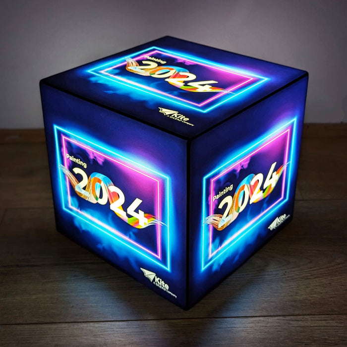 Individueller LED-Leuchtwürfel mit Logo, Werbe-Lightbox für Firmenveranstaltung, Beleuchtetes freistehendes Messestand Schild für DJ-Gig