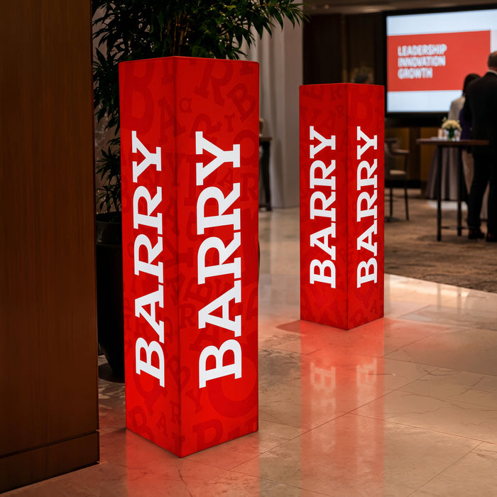Messe Ausstellung Logo Lightbox Schild, Hohes Beleuchtetes Personalisiertes Marken-Display Säule Pfeiler Sockel für Firmenevent , Konferenz Dekoration