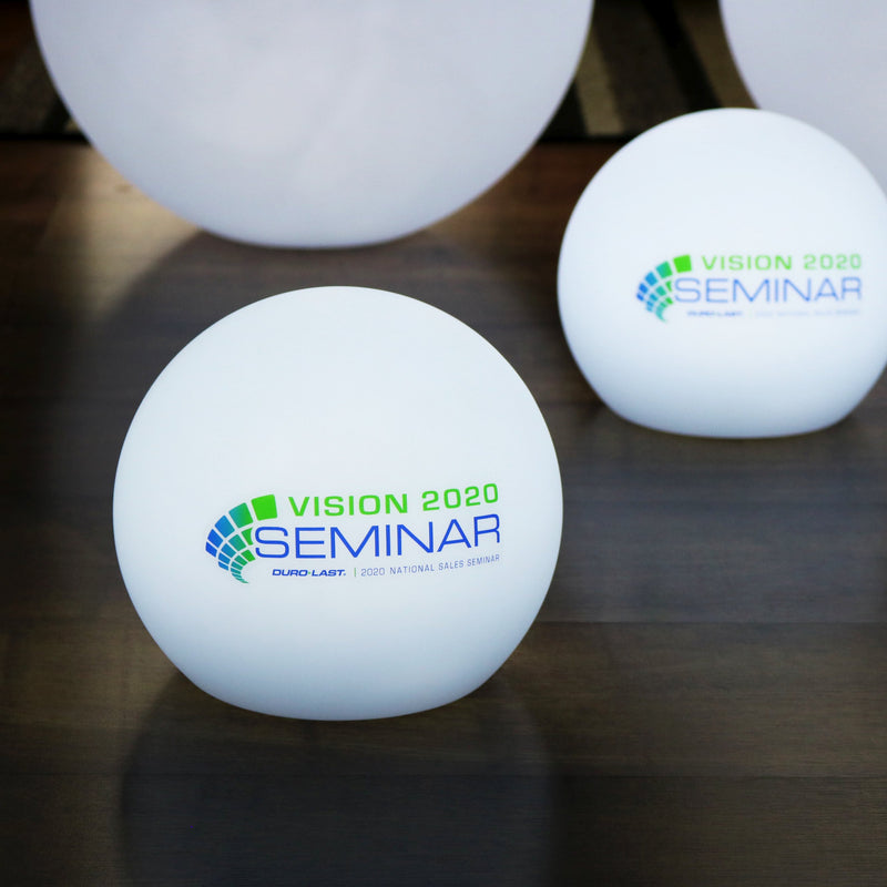 Runde LED-Logo-Leuchtreklame, Personalisierte Kugel-Stehlampe, Beleuchtete und freistehende Leuchtwerbung für Firmenveranstaltungen