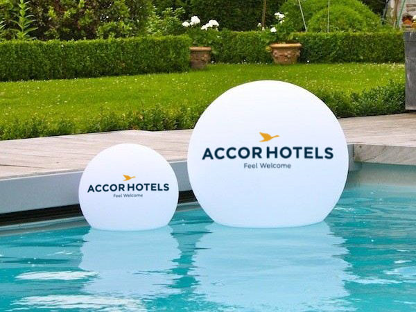 Schwimmende Pool-Beleuchtung mit Logo, Personalisierte Beleuchtete Schwimmkugel für Firmenevent, LED-Kugellampe für Konferenz, Firmenveranstaltung