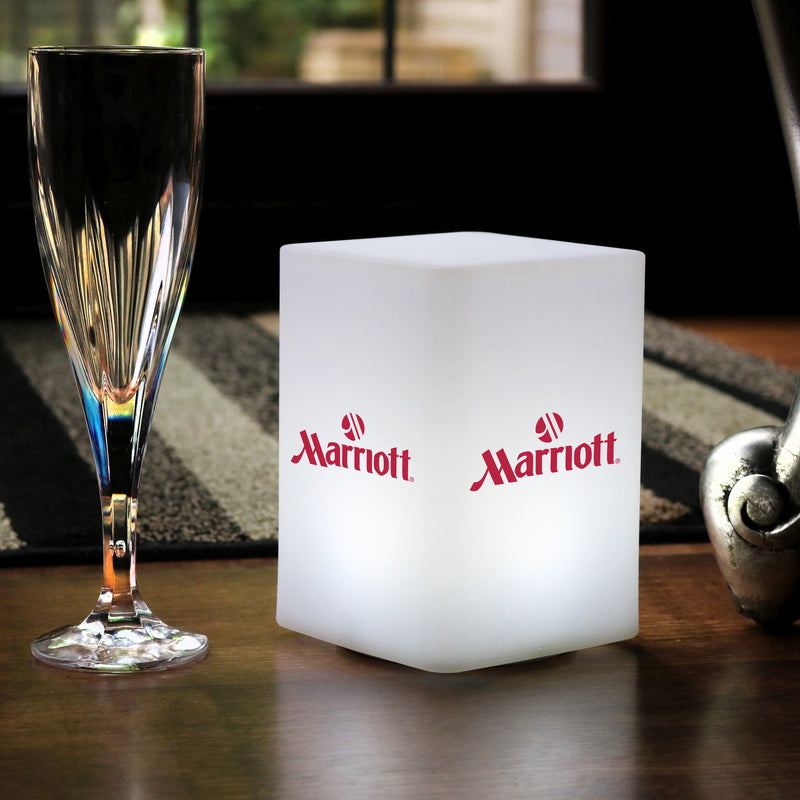 Individualisierte LED Marken-Tischleuchte Leuchtkasten Lampe personalisiert mit Logo-Werbeaufdruck