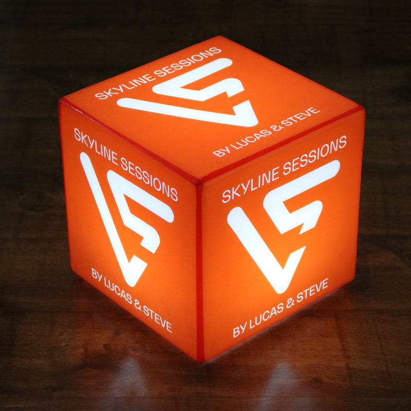 Sitzwürfel mit Farbwechsel, personalisierte Lampe, Bodenleuchte mit Logo hintergrundbeleuchtetet