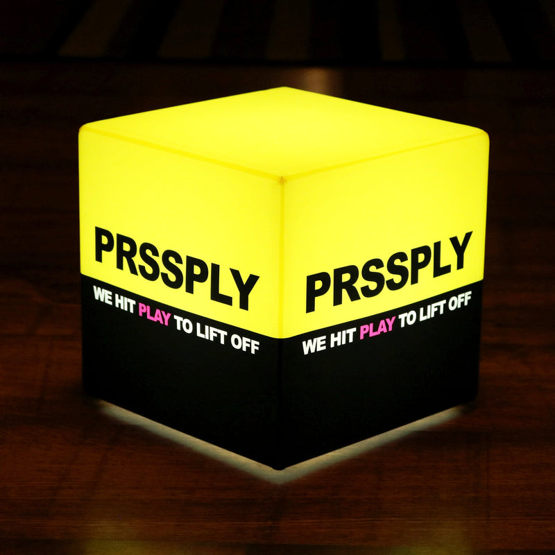 Werbe-Display hintergrundbeleuchtet, Würfel mit Markenlogo, 20 cm Leuchtreklame mit Personalisierung